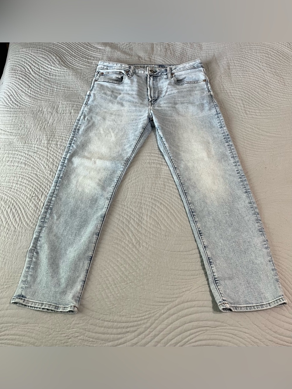 American Eagle Airflex+ Men's 34x30 Slim Straight Light Wash Denim Blue Jeans